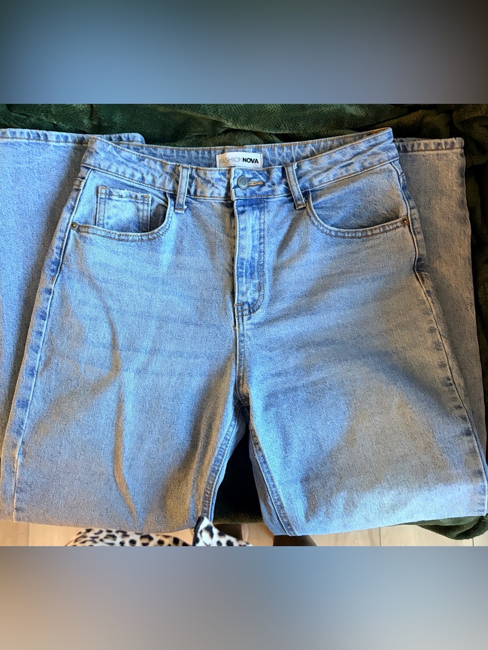 Fashion Nova Light Wash Women’s Relaxed Denim Jeans
